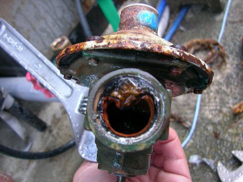 給湯器の配管の錆詰まり