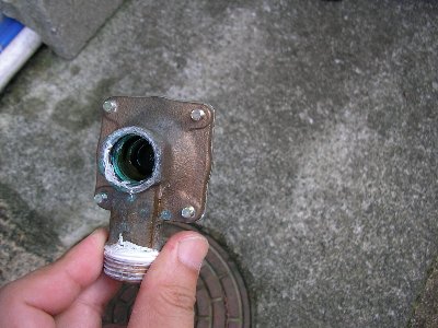 真空管太陽熱温水器の設置 安全弁