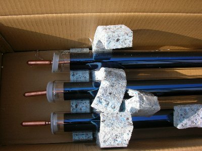 太陽熱温水器 真空管パイプを差し込む
