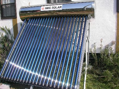 太陽熱温水器 真空管パイプを差し込む