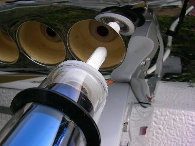太陽熱温水器 真空管パイプを差し込む